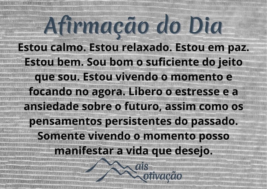 uma afirmação do dia em um fundo amadeirado.