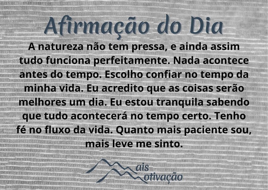 uma afirmação do dia em um fundo amadeirado.